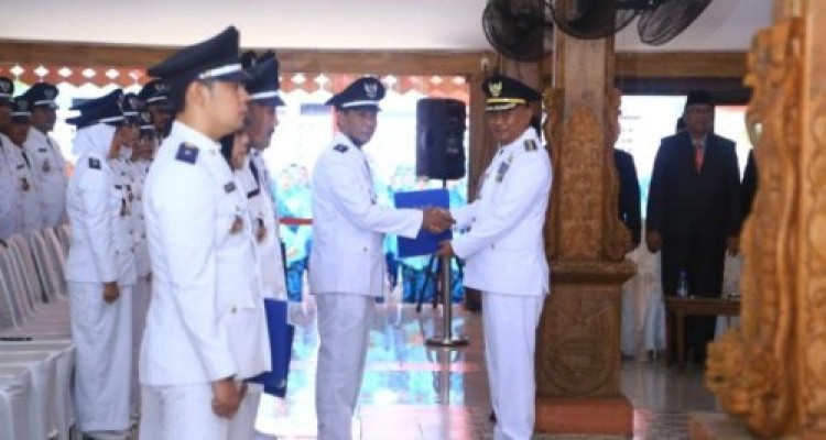 Pengukuhan Perpanjangan Masa Jabatan Kepala Desa di Probolinggo