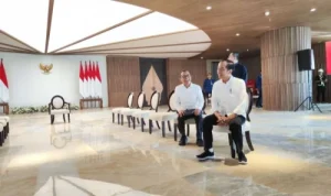 Pertama kali berkantor di IKN, Memperlihatkan Suasana di Dalam Kantor Presiden