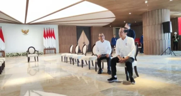 Pertama kali berkantor di IKN, Memperlihatkan Suasana di Dalam Kantor Presiden