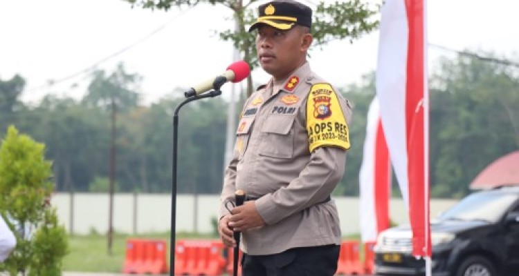Kapolres Meranti Ajak Masyarakat Kibarkan Bendera Merah Putih Sambut HUT Ke-79 RI