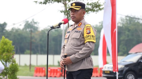 Kapolres Meranti Ajak Masyarakat Kibarkan Bendera Merah Putih Sambut HUT Ke-79 RI