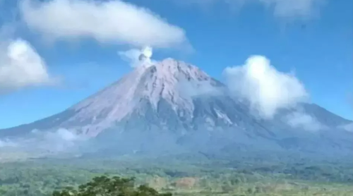 Gunung Semeru Erupsi, Kolom Abu Mengarah ke Utara dengan Intensitas Variatif