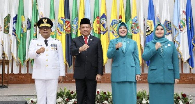 Tri Tito Karnavian Lantik Pj. Ketua TP PKK Riau, Tekankan Kerja Sama Tim