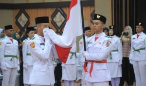 Pj Wako Kukuhkan 40 Anggota Paskibraka Kota Pekanbaru