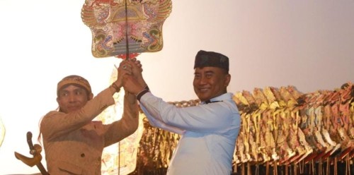 Pagelaran Wayang Kulit, Upaya Sosialisasi Pemkab Probolinggo dalam Memerangi Rokok Ilegal