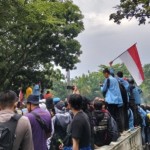 Mahasiswa Riau Beraksi Tolak Revisi UU Pilkada, Hujan dan Kericuhan Warnai Demonstrasi