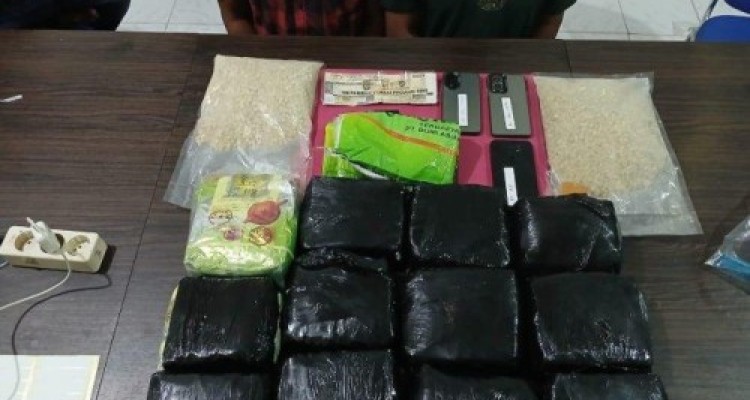 Gagalkan Penyelundupan 12 Kg Sabu dan 10 Ribu Ekstasi