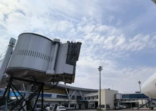 Bandara Sultan Syarif Kasim II budaya Melayu