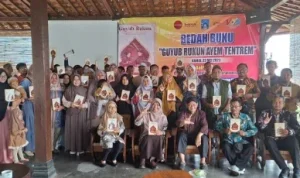 Christiana Rini Puspitasari bedah buku menyenangkan