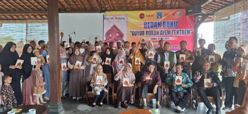 Christiana Rini Puspitasari bedah buku menyenangkan
