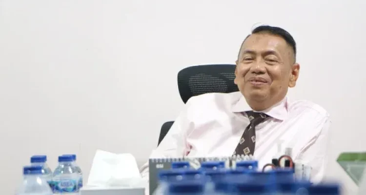Dr Kapitra Ampera SH, MH.