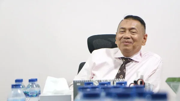 Dr Kapitra Ampera SH, MH.