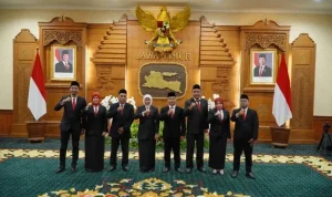 Gubernur Khofifah Lantik Tujuh