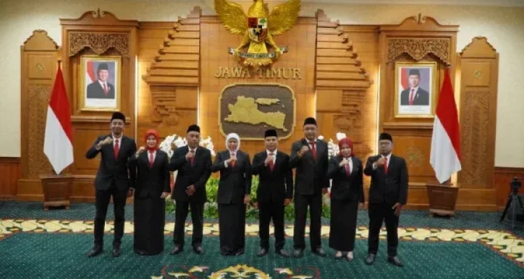Gubernur Khofifah Lantik Tujuh