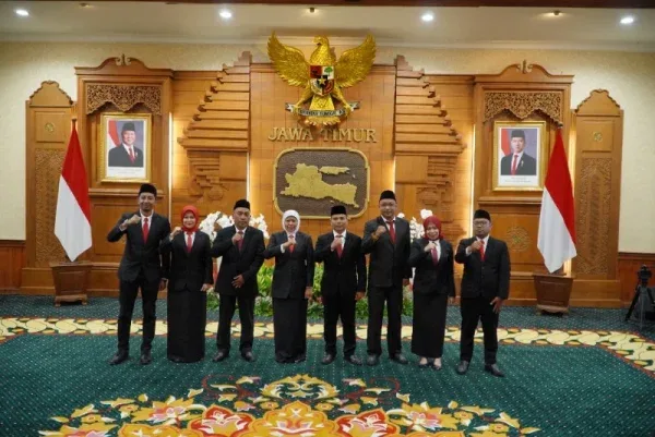 Gubernur Khofifah Lantik Tujuh