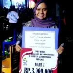 Luzi Diamanda Juara 1 Lomba Karya Tulis JMSI