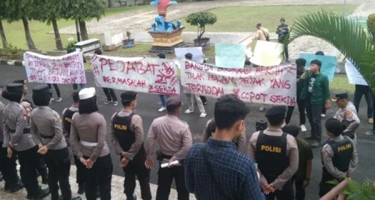 Maraknya Aroma KKN Pemerintah Tanggamus