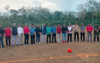 Tendangan Perdana Camat Bengkalis Tandai Pembukaan Turnamen Bola Kaki