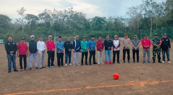 Tendangan Perdana Camat Bengkalis Tandai Pembukaan Turnamen Bola Kaki