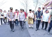 Kapolda Riau & Mahasiswa Hima Persis Tanam Mangrove