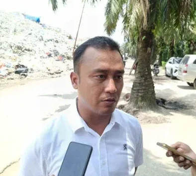 Gunungan Sampah Pekanbaru 25 Meter, Solusi Masih Tertahan Regulasi