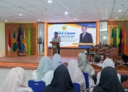 Rektor Universitas Muhammadiyah Riau (UMRI) Dr Saidul Amin saat memberikan meteri kuliah umum Pascasarjana UMRI yang digelar Sabtu (4/10/2025). (Humas UMRI)