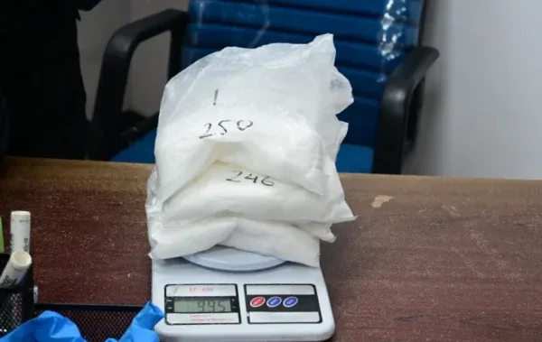 Petugas Bandara SSK II Gagalkan Penyelundupan Sabu Hampir 1 Kg