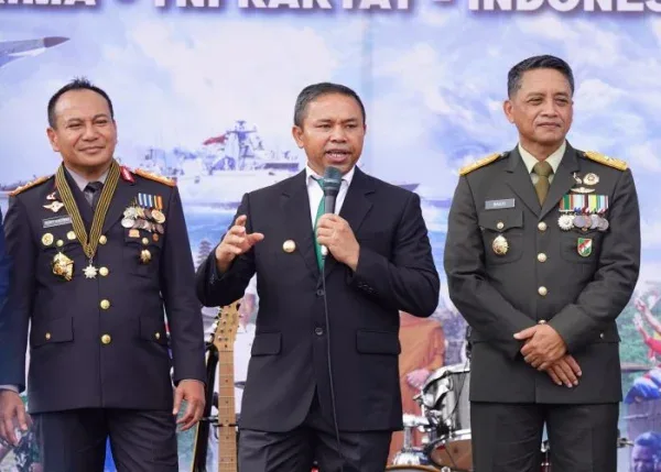 HUT TNI ke-80 di Pekanbaru, Gubernur Riau Abdul Wahid: TNI Adalah Benteng Rakyat dan Penjaga Negeri