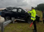 Cuaca Buruk dan Laju Kencang, Fortuner Hantam Pembatas Tol Pekanbaru–Bangkinang