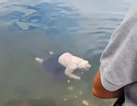 Mayat di Danau Maninjau, Penemuan jasad wanita di Agam, Berita Danau Maninjau hari ini.