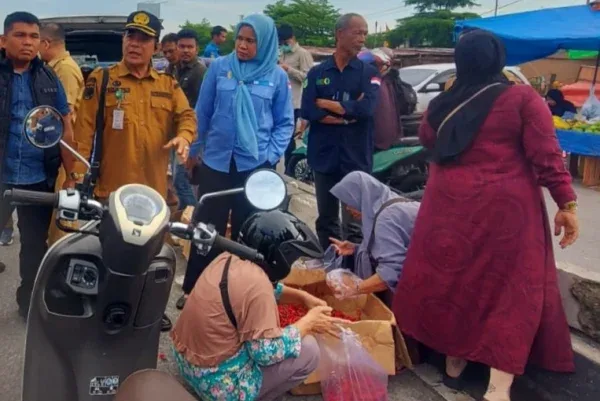 Pemprov Riau Gelar Operasi Pasar Murah Tekan Harga Cabai Merah