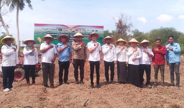 Tanam Jagung Serentak dan Peresmian Gudang Ketahanan Pangan Polri di Desa Pangkalan Batang