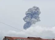 Gunung Marapi Kembali Erupsi, Abu Vulkanik Capai 1,5 Kilometer di Langit Sumbar