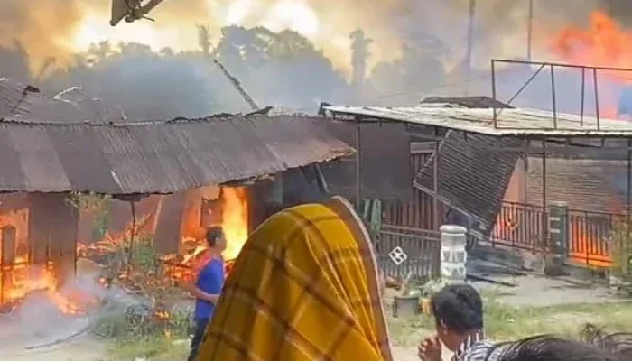 Pasar Kuok Hangus Terbakar, Warga Panik Tak Ada Petugas Damkar Datang