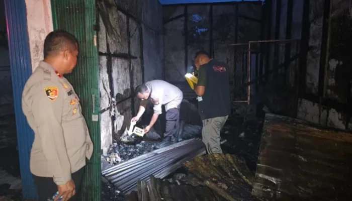 11 Ruko di Pasar Kuok Hangus Terbakar, Kerugian Capai Rp1 Miliar