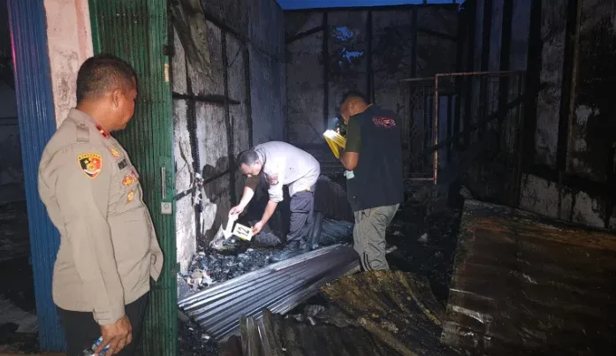 11 Ruko di Pasar Kuok Hangus Terbakar, Kerugian Capai Rp1 Miliar