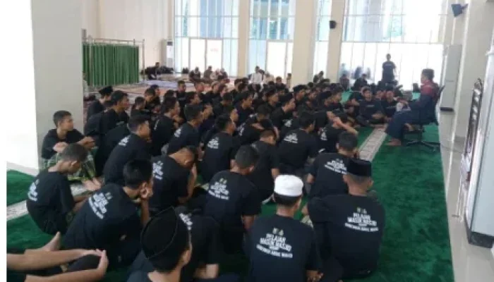 Gubernur Abdul Wahid Ajak Pelajar Pekanbaru Dekatkan Diri ke Masjid