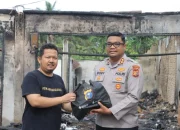 Kapolres Kampar Ulurkan Bantuan ke Korban Kebakaran Pasar Kuok