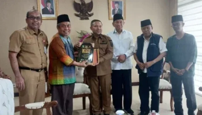 Gubernur Riau Terima Naskah Akademik Daerah Istimewa