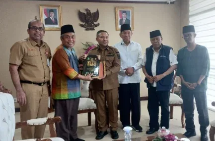 Gubernur Riau Terima Naskah Akademik Daerah Istimewa