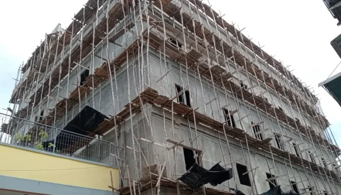 Pekerja Terjatuh Saat Bangun Hotel Morison, Pemilik: Bukan dari Lantai Tiga