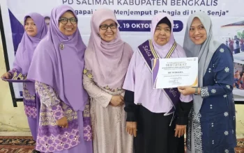 Pemkab Bengkalis Apresiasi Semangat Belajar Wisudawati Sekolah Lansia Muslimah