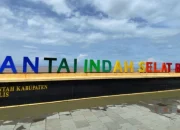 Menikmati Akhir Pekan di Pantai Selat Baru