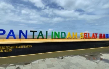 Menikmati Akhir Pekan di Pantai Selat Baru