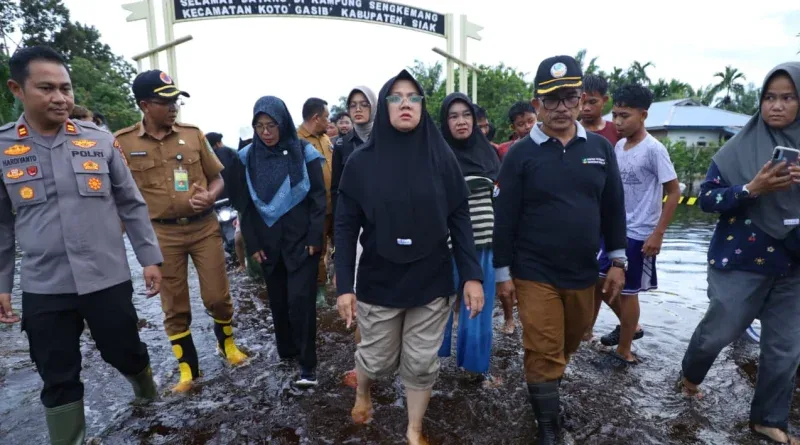 Bupati Siak Afni Zulkifli Tinjau Lokasi Banjir di Koto Gasib
