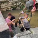 Semangat Gotong Royong Warnai Aksi Bhabinkamtibmas Tapung Hulu Cegah Banjir di Musim Hujan