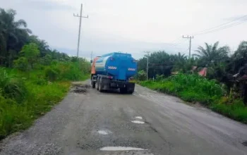 Jalan Rusak Parah di Siak dan Bengkalis Ancam Keselamatan Warga