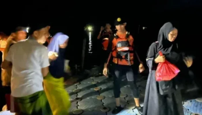 Kapal Kempang Tujuan Selat Panjang Mati Mesin, Basarnas Selamatkan 90 Santri
