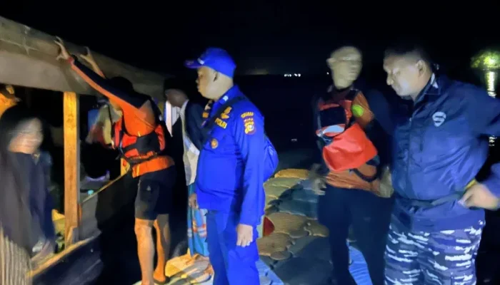 Nyaris Terombang-Ambing Dilaut, 90 Santri Diselamatkan Tim SAR di Tengah Malam