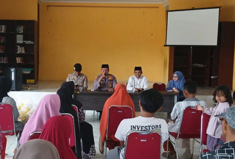 Kapolsek Kampar Tebar Kebaikan di Jumat Barokah, 20 Warga Padang Mutung Terima Bantuan Sembako